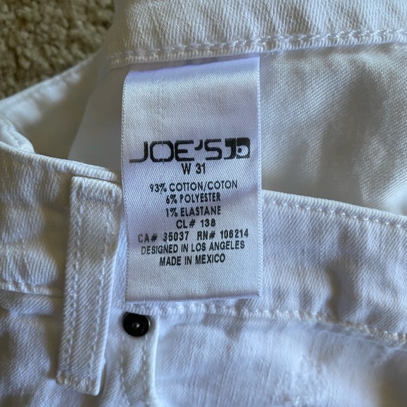 NWOT Joes Distressed White Capris - Picture 7 of 8